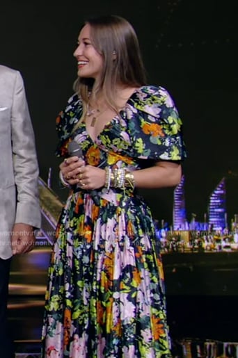 Lauren Daigle’s floral print pleated dress on Live with Kelly and Mark