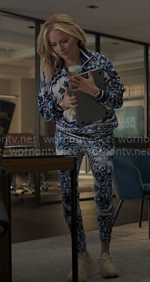 Lorna’s blue flourish printed sweatshirt and leggings on The Lincoln Lawyer