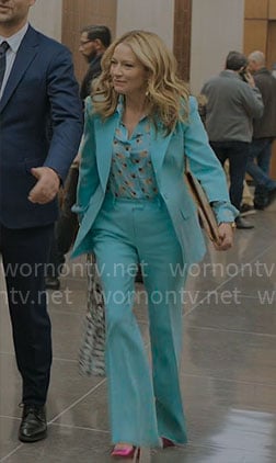 Lorna’s turquoise blue suit and pug shirt on The Lincoln Lawyer