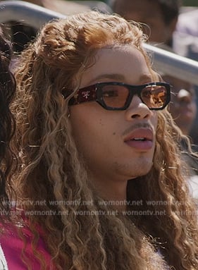 Nathaniel’s turtoise sunglasses on All American Homecoming