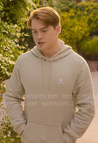 Nick’s beige Converse hoodie on Heartstopper