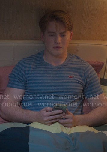 Nick’s blue striped Levis t-shirt on Heartstopper