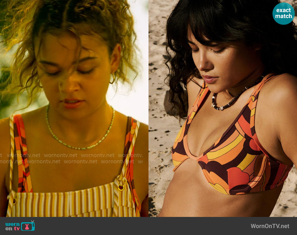 Out From Under Nori Printed Underwire Bikini Top worn by Kiara Carrera (Madison Bailey) on Outer Banks