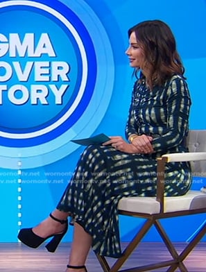 Rebecca’s black suede platform pumps on Good Morning America