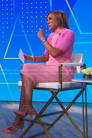 Robin’s pink studded heel pumps on Good Morning America