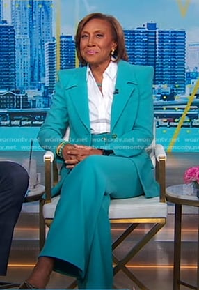 Robin’s turquoise blazer and pant suit on Good Morning America
