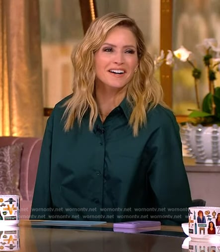Sara’s green button down shirt on The View