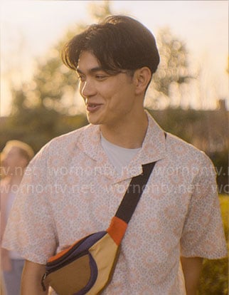 Tao’s floral button down shirt on Heartstopper
