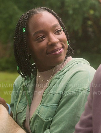 Tara’s green cropped hoodie on Heartstopper