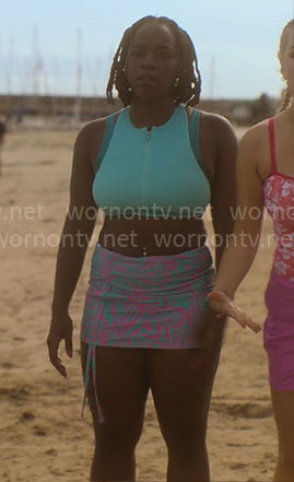 Tara’s pink and turquoise swim skirt on Heartstopper