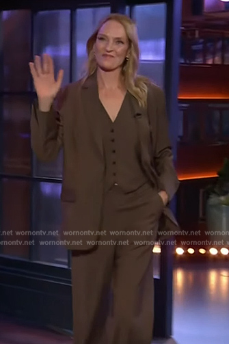 Uma Thurman’s brown vest and blazer on The Kelly Clarkson Show