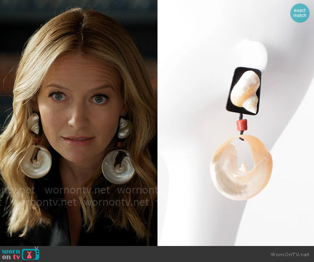 Vintage Oversized Shell Earrings worn by Lorna Crane (Becki Newton) on The Lincoln Lawyer