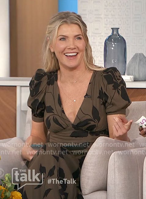 Amanda’s brown and black floral dress on The Talk