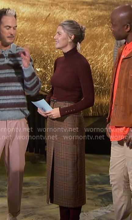 Amanda’s burgundy turtleneck and plaid skirt on The Talk