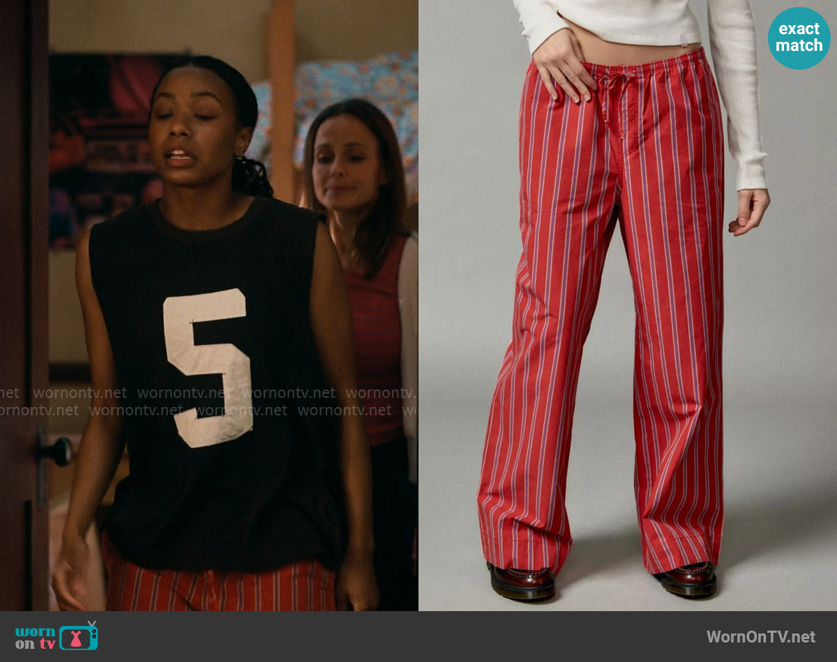 BDG Joey Poplin Wide-Leg Pant worn by Whitney Chase (Alyah Chanelle Scott) on The Sex Lives of College Girls