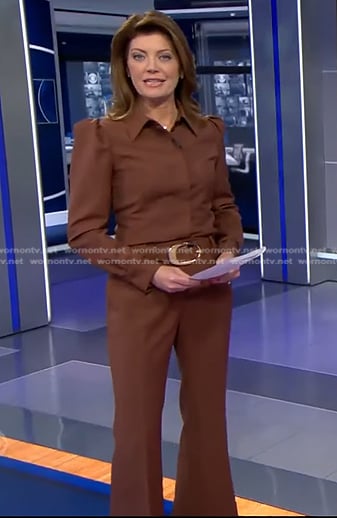 Norah’s brown shirt and flare pants on CBS Evening News