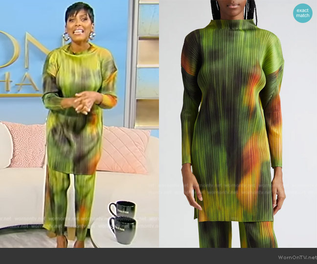 Pleats Please Issey Miyake Abstract Print Pleated Long Sleeve Dress worn by Tamron Hall on Tamron Hall Show