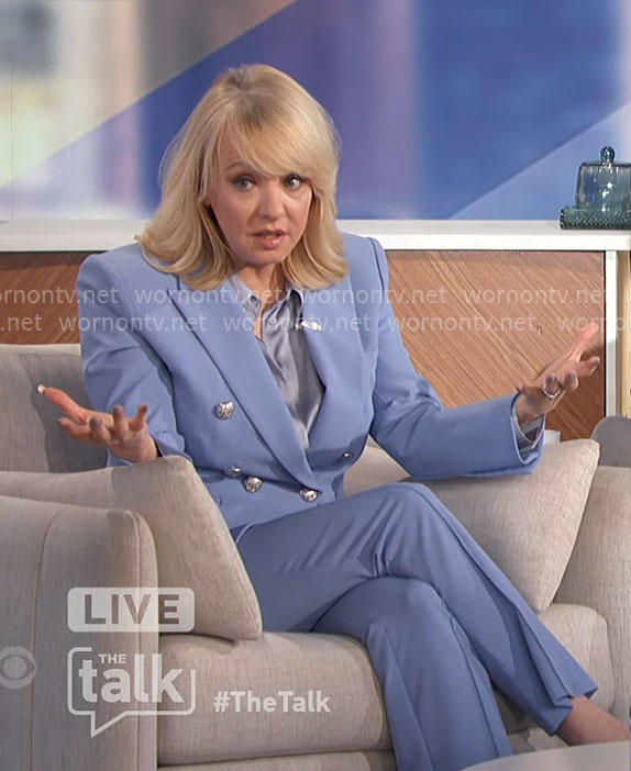 Wendi McLendon-Covey’s blue suit on The Talk