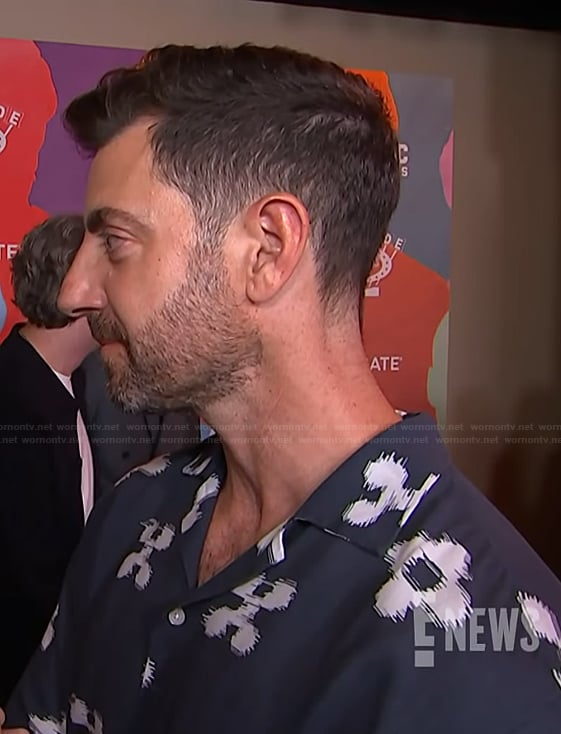 Will’s printed short sleeve shirt on E! News