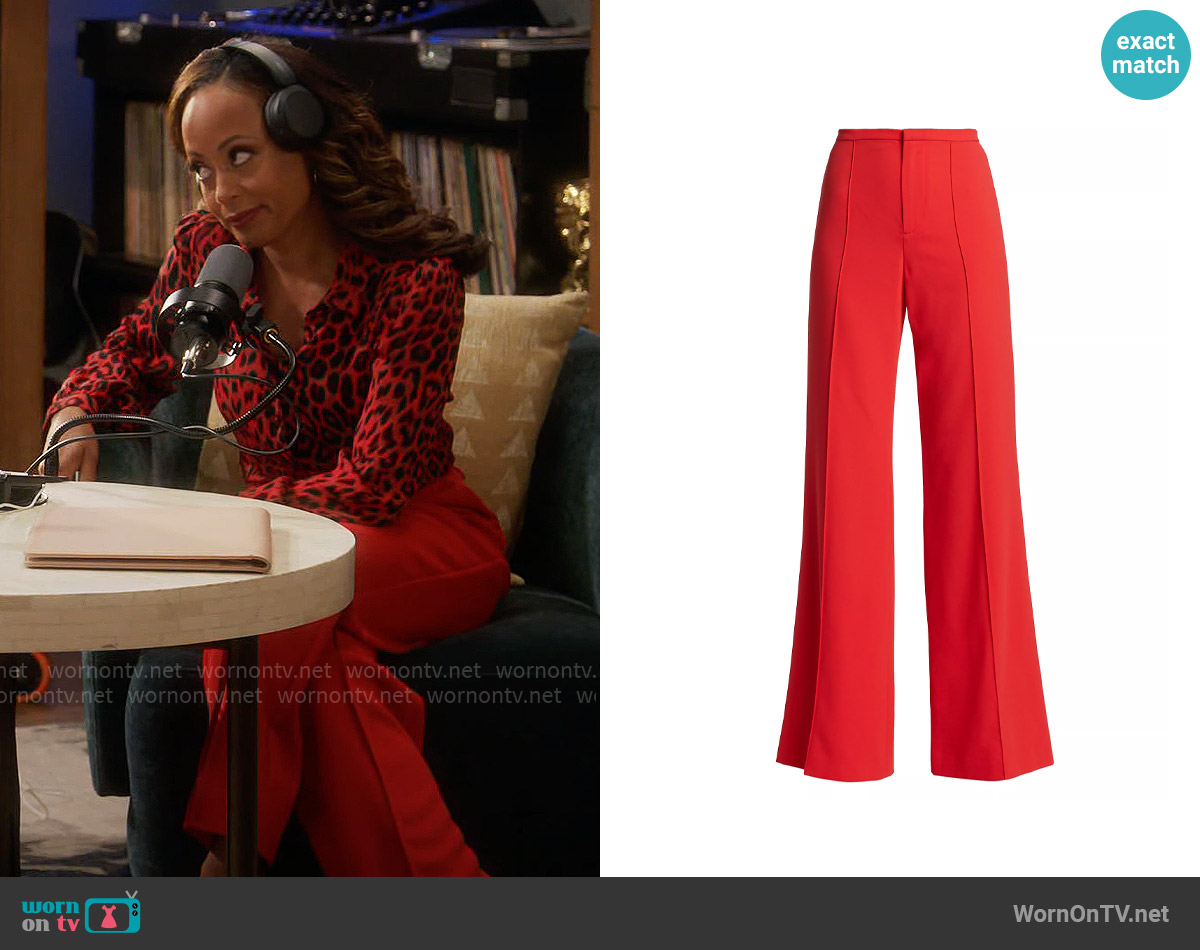 Alice + Olivia Dylan Pants in Bright Poppy worn by Ivy Reed (Essence Atkins) on Poppas House