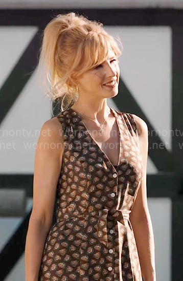 Beth’s printed button front dress on Yellowstone