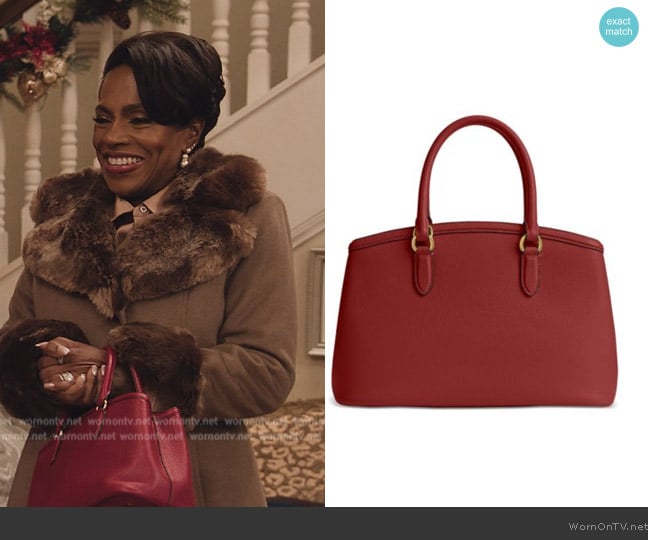 Coach Legacy Medium Pebbled Leather Carryall 28 worn by Barbara Howard (Sheryl Lee Ralph) on Abbott Elementary