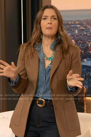 Drew’s beige check blazer on The Drew Barrymore Show