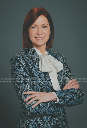 Elbeth’s blue jacquard blazer on Elsbeth