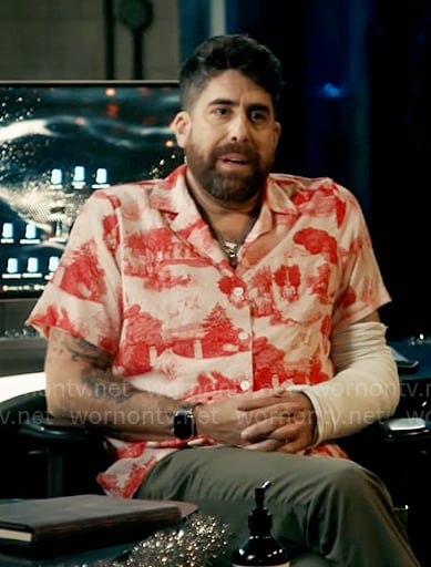 Harry’s red printed shirt on The Equalizer
