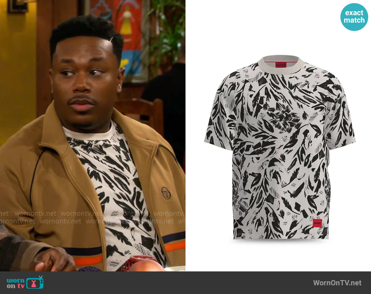 HUGO Dandiego Cotton Printed Tee worn by Marty (Marcel Spears) on The Neighborhood