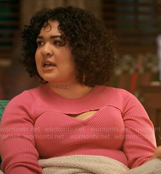 Lila’s pink rib knit top with cutout on The Sex Lives of College Girls