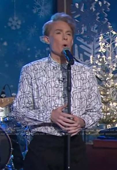 Clay Aiken’s abstract print shirt on The Kelly Clarkson Show