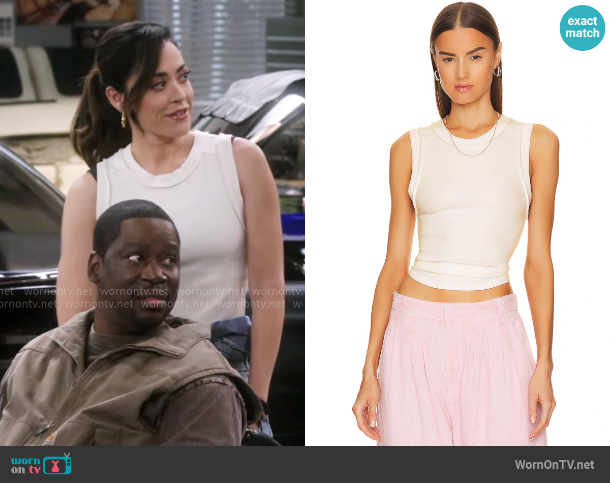 Free People Kate Tee in Ivory worn by Frankie (Cynthia Quiles) on Shifting Gears