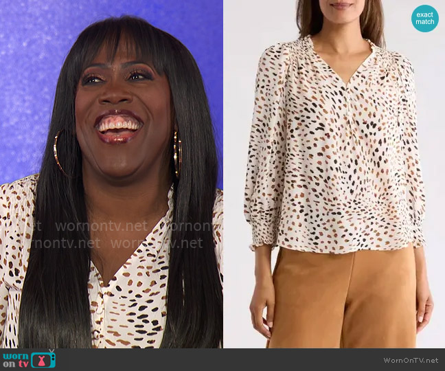 T Tahari Smocked Button-Up Shirt in White Ground Neutral Print worn by Sheryl Underwood on Hollywood Squares