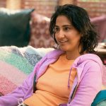 Bela’s lilac striped hoodie and camo sweatpants on The Sex Lives of College Girls