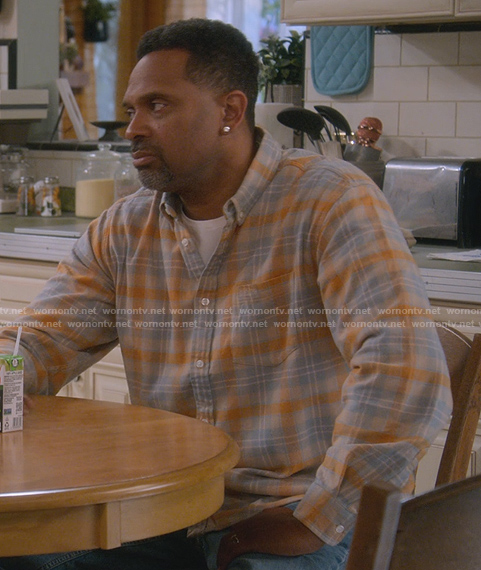 Bennie’s plaid shirt on The Upshaws