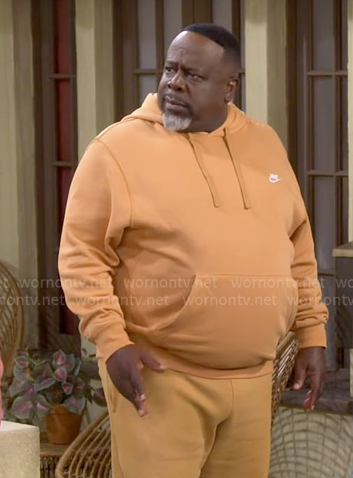 Calvin’s yellow hoodie on The Neighborhood
