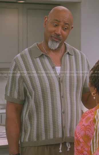 Frank’s grey striped crochet shirt on The Upshaws