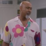 Frank’s daisy print short sleeve shirt on The Upshaws