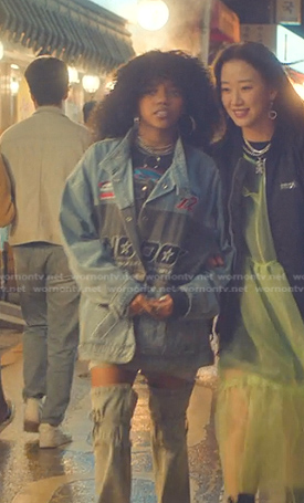 Juliana’s oversized denim jacket on XO Kitty