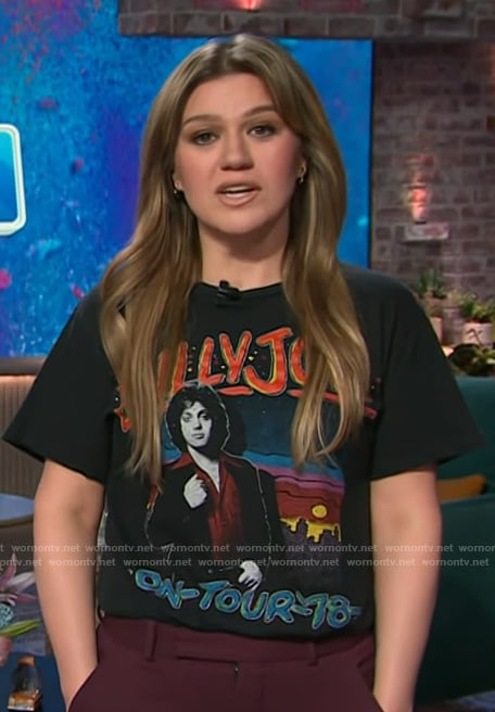 Kelly’s black Billy Joel graphic print tee on The Kelly Clarkson Show