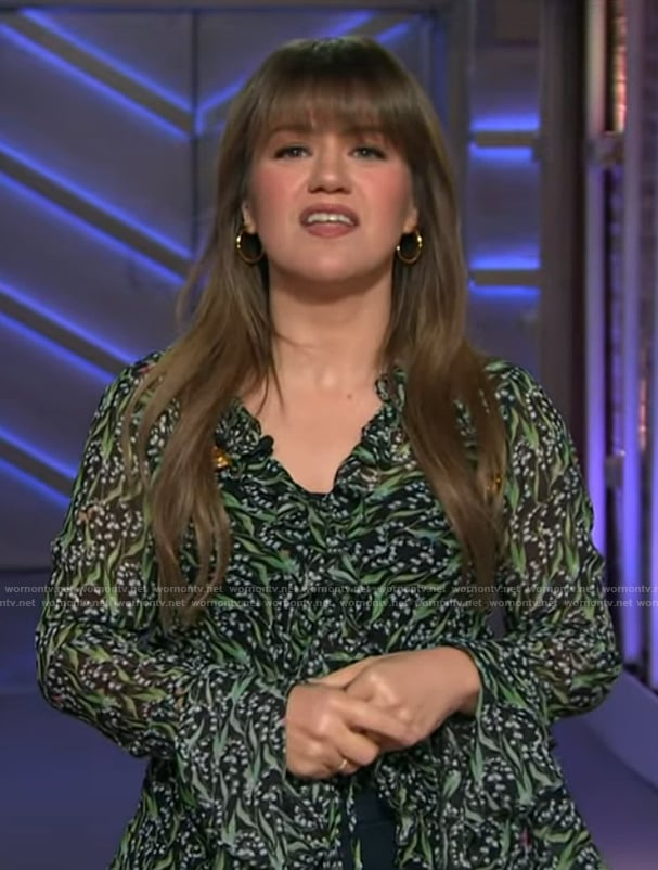 Kelly’s floral print ruffle top on The Kelly Clarkson Show