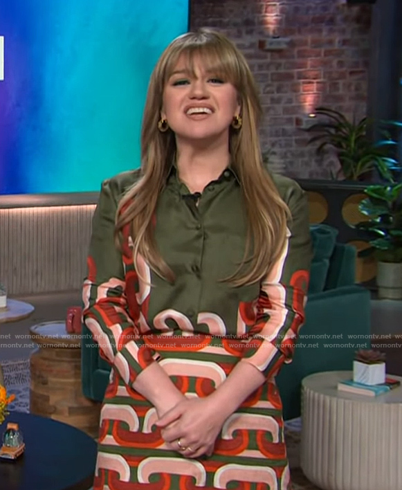 Kelly’s geometric print blouse and skirt on The Kelly Clarkson Show