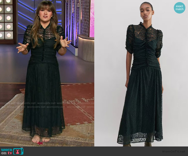 Me + Em Botanical Lace Ruched Maxi Dress worn by Kelly Clarkson on The Kelly Clarkson Show