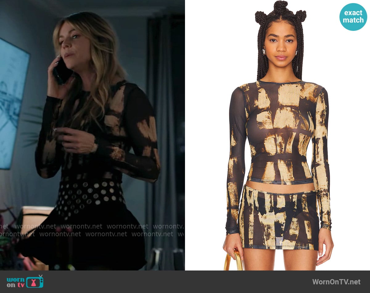 Miaou Long Sleeve Tee in Treading Brown worn by Morgan Gillory (Kaitlin Olson) on High Potential