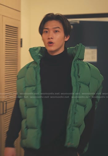 Min Ho’s green puffer vest on XO Kitty