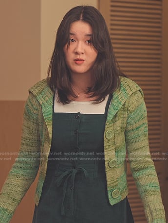 Stella’s green striped knit cardigan on XO Kitty