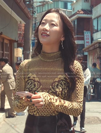 Yuri’s yellow floral print long sleeve top on XO Kitty