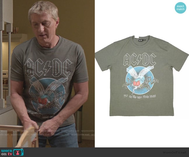 Cotton On Loose Fit Music Fly Graphic worn by Johnny Lawrence (William Zabka) on Cobra Kai