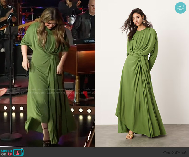 ASOS Soft pleat maxi dress with buckle back detail in green worn by Kelly Clarkson on The Kelly Clarkson Show